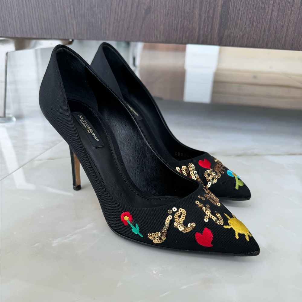 Pristine RARE Dolce & Gabbana Je Taime Maman Sequined Embroidered Pumps Sz 37